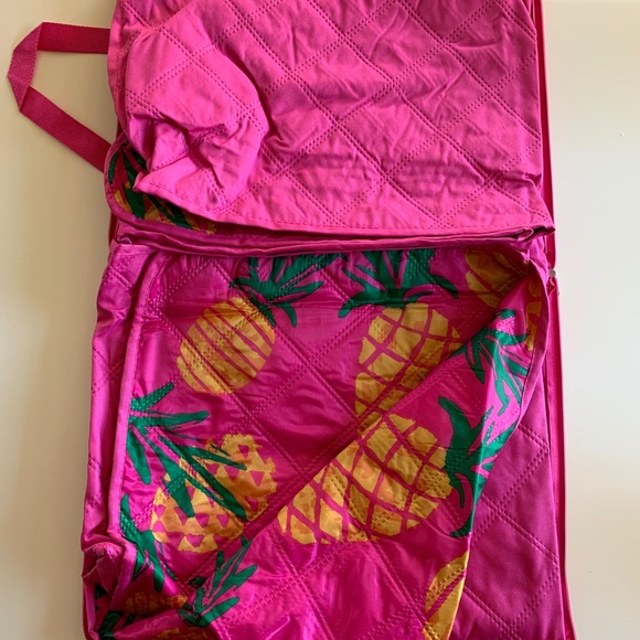 NWT- PICNIC BLANKET  (Reversible) Waterproof. - Picture 4 of 4